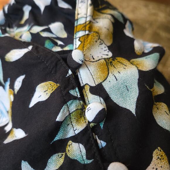 Walker & Wade 
Ibiza Dress Black Floral Ruffle Hem‎ Long Sleeve 
Size Medium - Picture 8 of 9